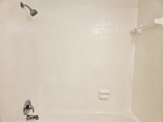 5670 Birchmont Dr Unit C, Houston, TX 77091 - bathroom view of shower / bathtub combination