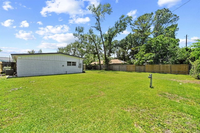 127 E Thornton Rd, Houston, TX 77022 - view of yard with central AC unit
