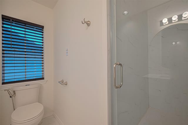 5918 Pendelton Place Dr, Sugar Land, TX 77479 - bathroom featuring a marble finish shower, toilet, and baseboards