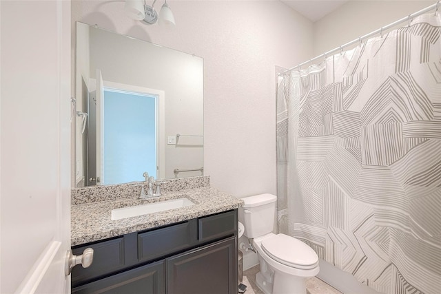 8107 Silverspot Ln, Missouri City, TX 77459 - bathroom featuring toilet, vanity, and shower / tub combo