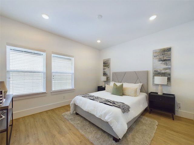 6834 Lozier St, Houston, TX 77021 - bedroom featuring light wood-type flooring, baseboards, and recessed lighting