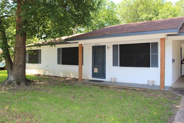 1314 Hooks St, Crockett, TX 75835 - single story home with a front yard and a shingled roof