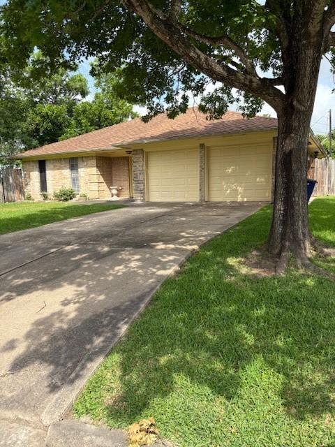 3213 Whitesail Dr, League City, TX 77573 - ranch-style house featuring a garage and concrete driveway