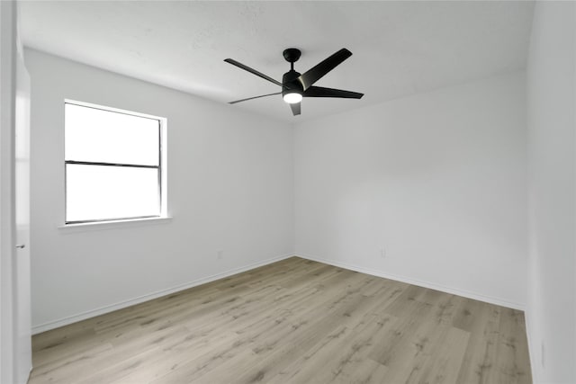 964 Lake View Dr, Montgomery, TX 77356 - unfurnished room with light wood-style floors, a ceiling fan, and baseboards