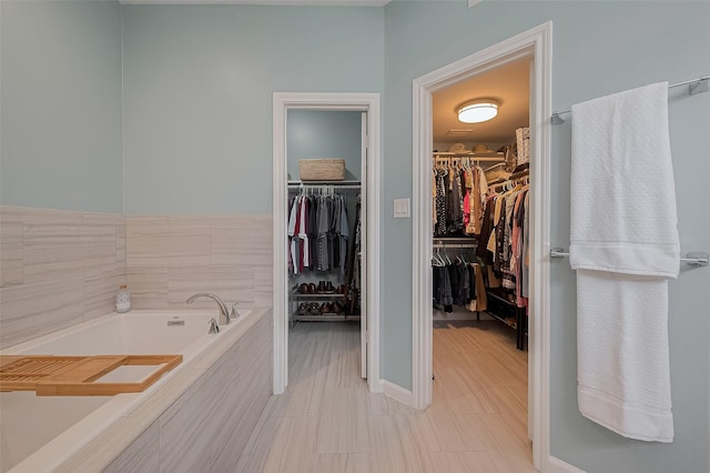 5807 Juniper Knoll Ln, Houston, TX 77345 - full bath featuring a garden tub and a spacious closet