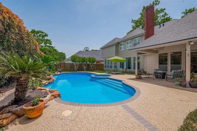 5807 Juniper Knoll Ln, Houston, TX 77345 - view of pool featuring a patio, a fenced backyard, and a pool with connected hot tub