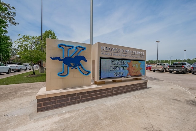5807 Juniper Knoll Ln, Houston, TX 77345 - exterior view of a parking lot