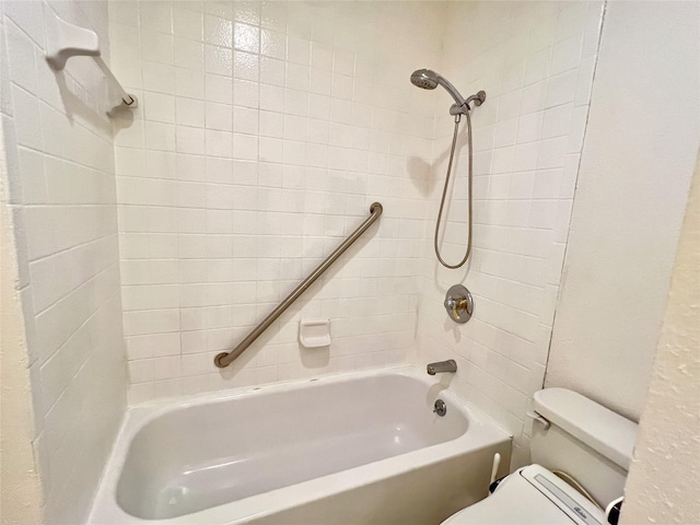 3130 Walnut Bend Ln Unit 409, Houston, TX 77042 - bathroom with toilet and bathtub / shower combination