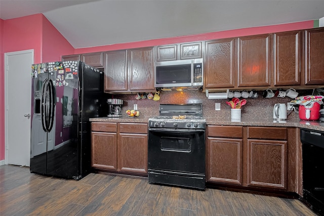 2902 Back Bay Brook Trl, Houston, TX 77045 - kitchen with black appliances, dark wood finished floors, tasteful backsplash, and lofted ceiling