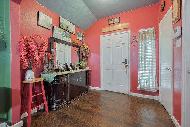 2902 Back Bay Brook Trl, Houston, TX 77045 - entryway featuring vaulted ceiling, dark wood-type flooring, and baseboards