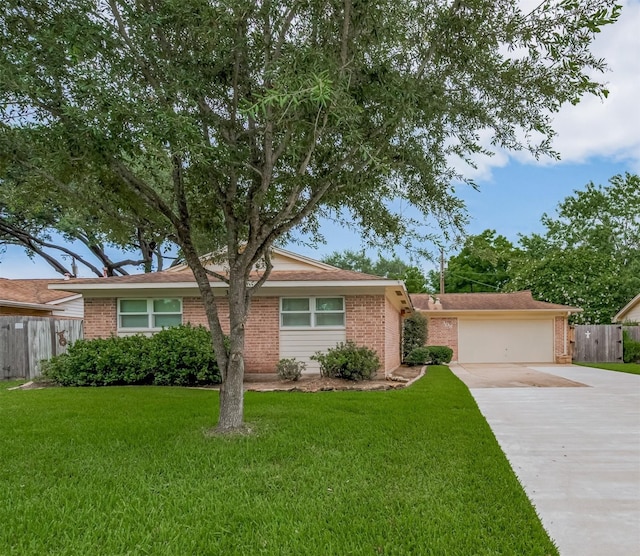 308 Virginia Ln, Friendswood, TX 77546 - photo 1