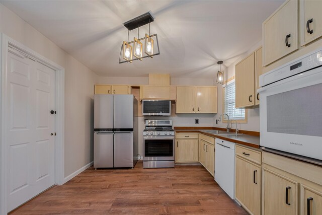 308 Virginia Ln, Friendswood, TX 77546 - photo 9