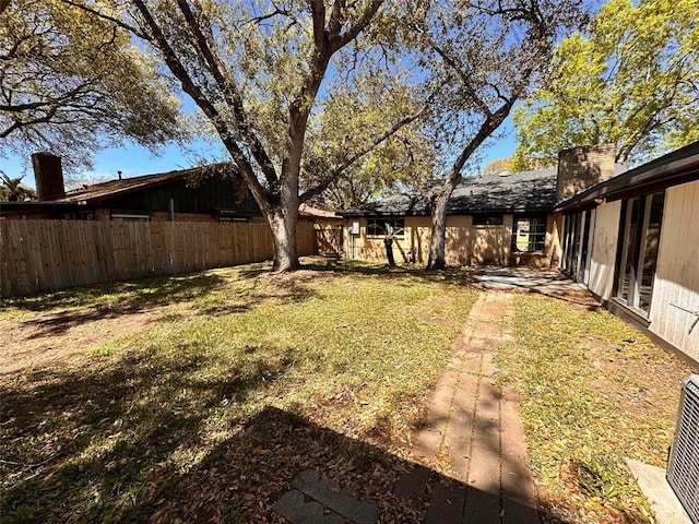 738 Beachcomber Ln, Houston, TX 77062 - view of yard