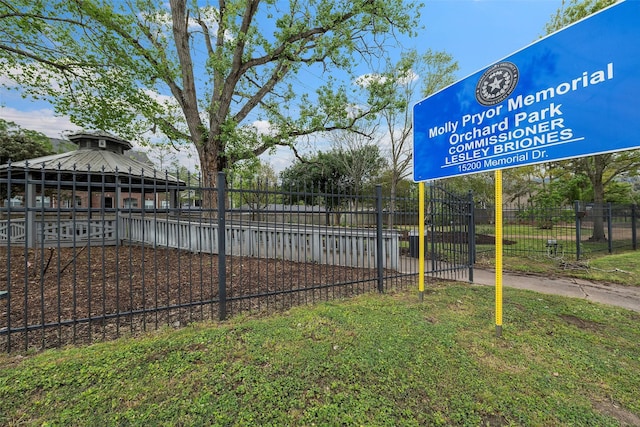 766 Memorial Mews St, Houston, TX 77079 - photo 9