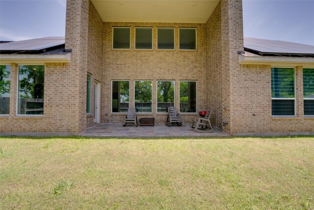 4218 Tanner Woods Ln, Sugar Land, TX 77479 - rear view of house featuring a patio, solar panels, and a lawn