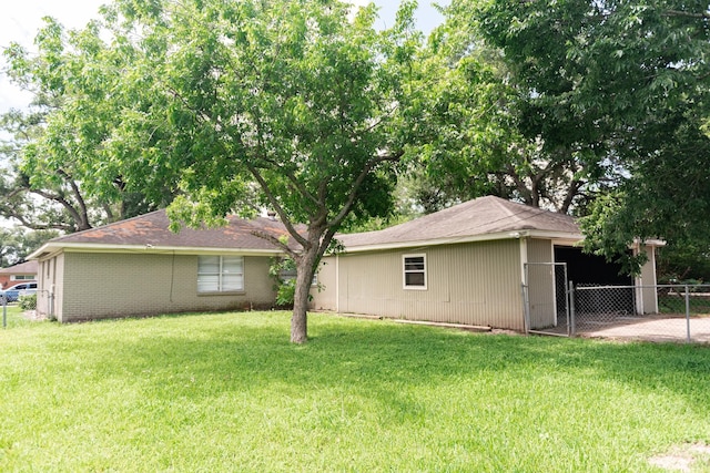 108 Chandler Dr, Baytown, TX 77521 - view of front facade featuring a gate