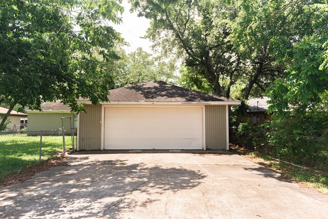 108 Chandler Dr, Baytown, TX 77521 - detached garage with fence