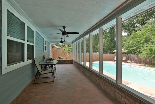 sunroom / solarium with ceiling fan