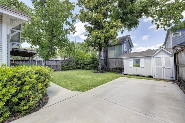 3708 Watson St, Houston, TX 77009 - view of yard featuring a patio area