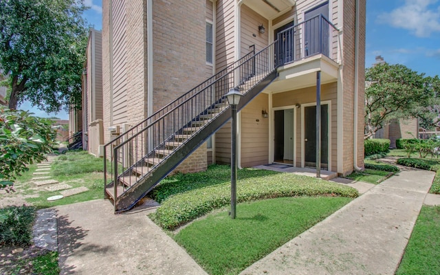 716 Bering Dr Unit 30, Houston, TX 77057 - entrance to property featuring brick siding