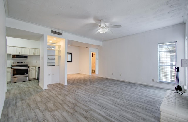 716 Bering Dr Unit 30, Houston, TX 77057 - unfurnished living room featuring a ceiling fan, light wood-type flooring, baseboards, and crown molding