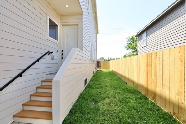 510 E 37th St, Houston, TX 77022 - view of yard