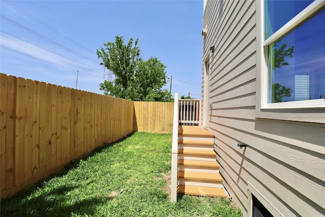 510 E 37th St, Houston, TX 77022 - view of yard with fence
