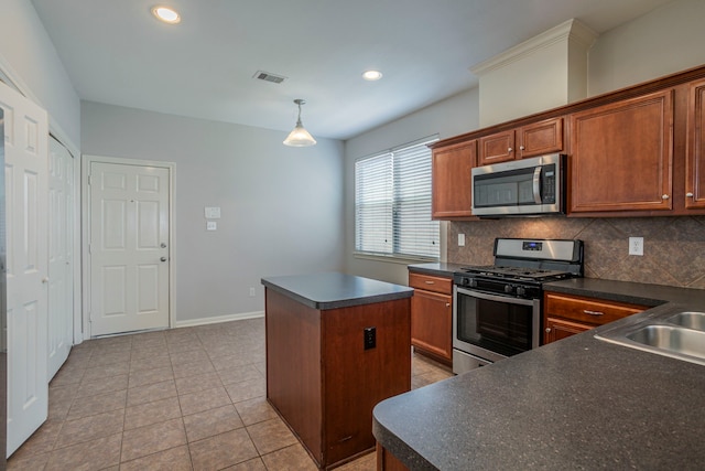 13035 Echo Landing Dr, Houston, TX 77070 - kitchen with appliances with stainless steel finishes, dark countertops, a kitchen island, decorative backsplash, and recessed lighting