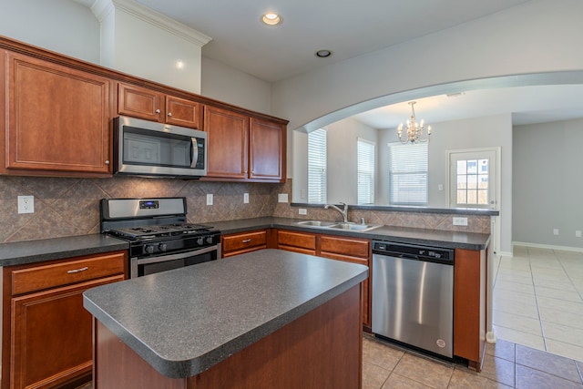 13035 Echo Landing Dr, Houston, TX 77070 - kitchen with stainless steel appliances, arched walkways, a sink, dark countertops, and a peninsula