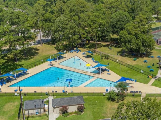 307 Squall Ct, Crosby, TX 77532 - aerial view of a pool