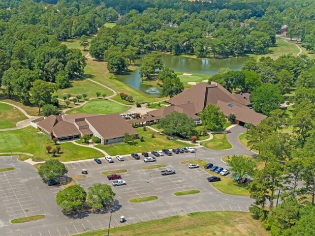 307 Squall Ct, Crosby, TX 77532 - aerial view of property and surrounding area featuring a large body of water and a golf club