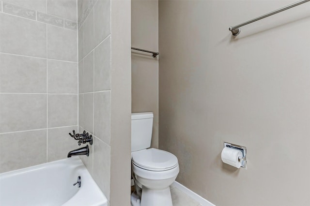 13060 Trail Hollow Dr Unit 3060, Houston, TX 77079 - bathroom featuring toilet, baseboards, and shower / bathtub combination