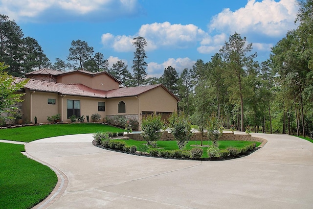 280 Sundog Rd, Huntsville, TX 77340 - view of front of property with curved driveway, stucco siding, and a front lawn