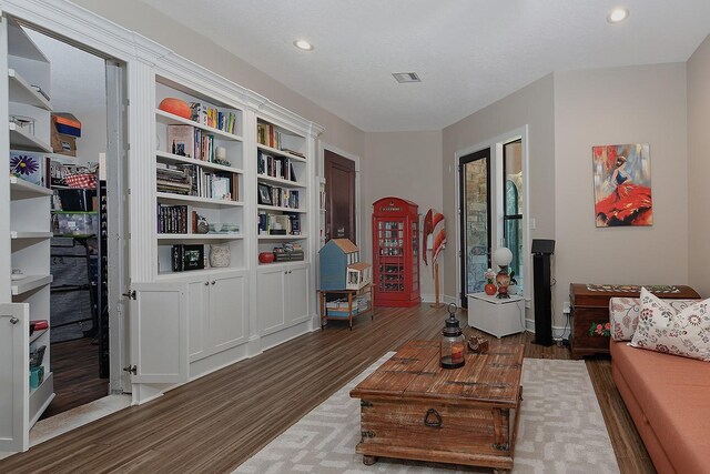 280 Sundog Rd, Huntsville, TX 77340 - living area with wood finished floors, recessed lighting, and baseboards