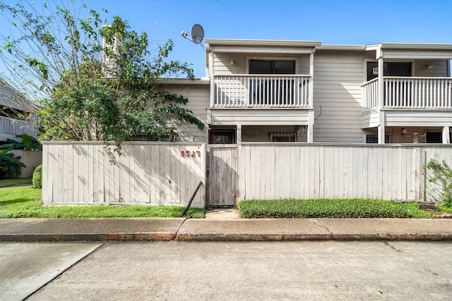 9537 Pagewood Ln Unit 9537, Houston, TX 77063 - view of front of property featuring fence and a balcony