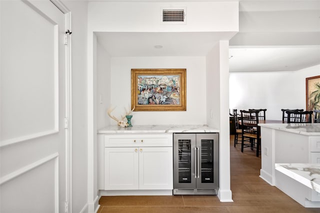 2421 Potomac Dr Unit C, Houston, TX 77057 - indoor dry bar with beverage cooler, wood finished floors, and baseboards