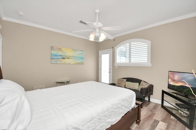 13134 Gulf Beach Dr, Freeport, TX 77541 - bedroom with crown molding, light wood-type flooring, baseboards, and a ceiling fan