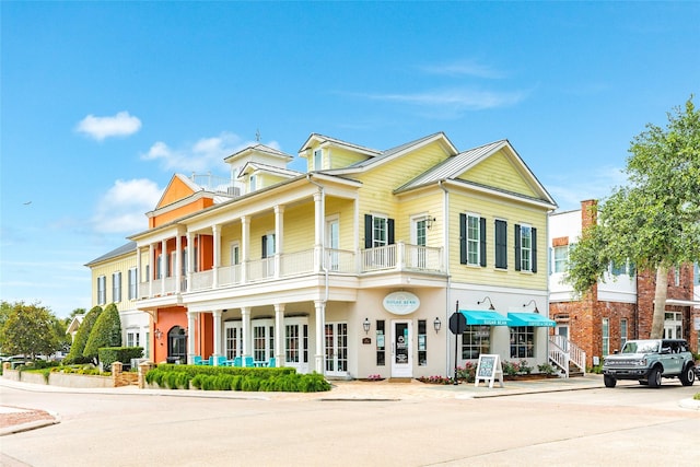 9 Caravelle Ct, Galveston, TX 77554 - view of front of home featuring a balcony
