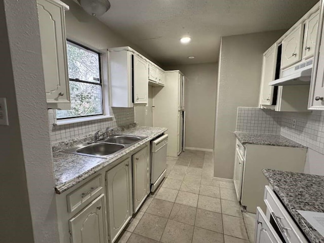 5919 Woodview Dr, Houston, TX 77396 - kitchen featuring dishwashing machine, under cabinet range hood, a sink, decorative backsplash, and recessed lighting
