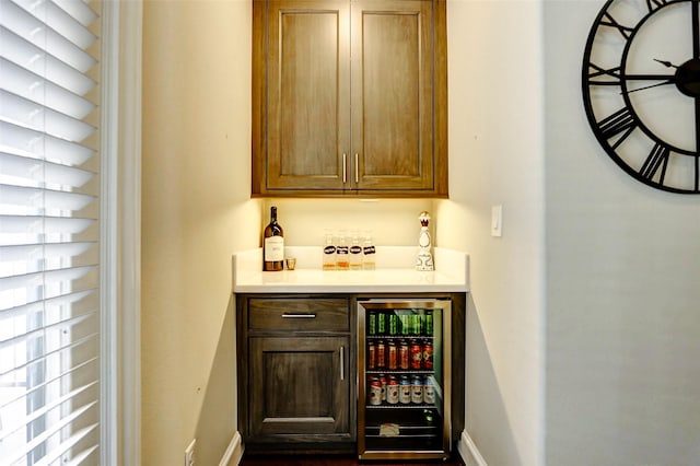 6003 Matthew Oaks Pl, Houston, TX 77007 - indoor dry bar featuring wine cooler and baseboards