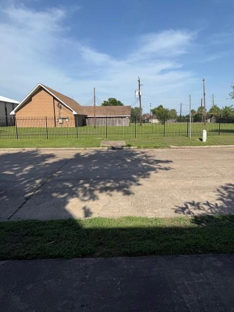 7358 Crownwest St Unit 7358, Houston, TX 77072 - view of yard
