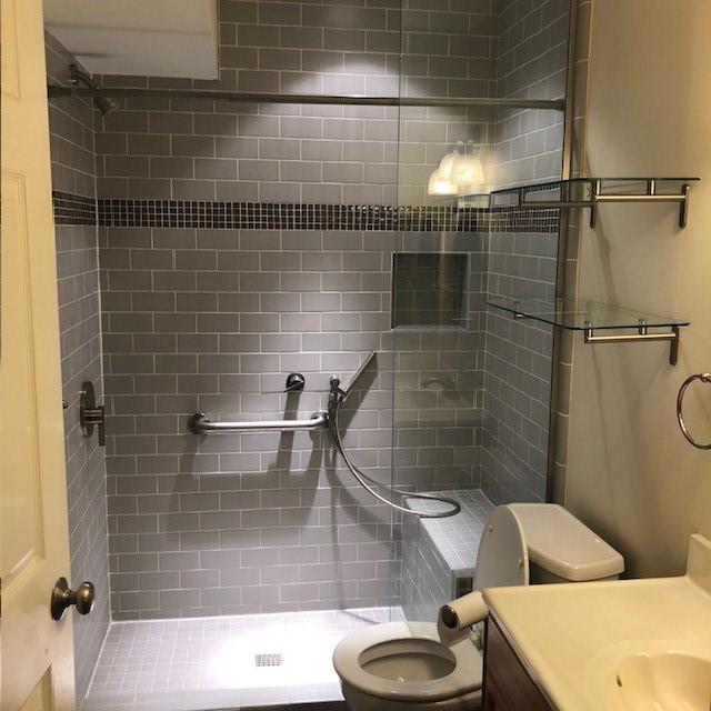 2101 Fountain View Dr Unit 77, Houston, TX 77057 - bathroom featuring toilet, vanity, and a tile shower