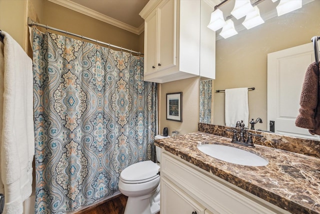 300 E 26th St, Houston, TX 77008 - full bathroom with crown molding, toilet, vanity, a shower with curtain, and wood finished floors