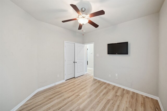 20511 Kendall Cliff Ct, Katy, TX 77449 - unfurnished bedroom with baseboards, light wood-type flooring, ceiling fan, and a closet