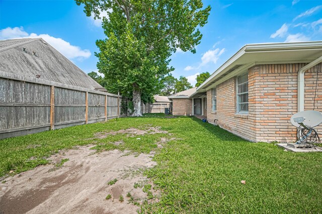 5243 Stillbrooke Dr, Houston, TX 77096 - view of yard