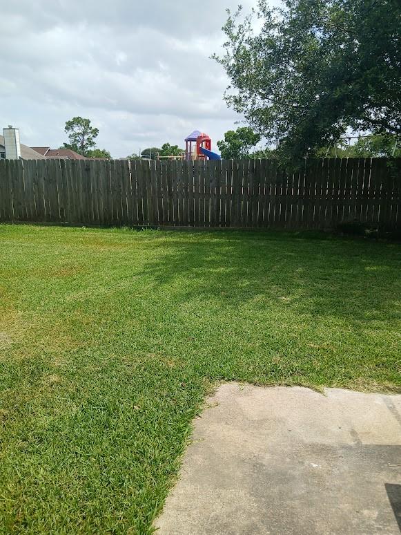 13523 La Concha Ln, Houston, TX 77083 - view of yard