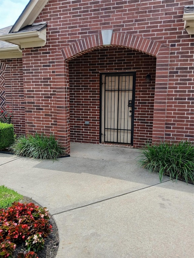 13523 La Concha Ln, Houston, TX 77083 - entrance to property featuring brick siding