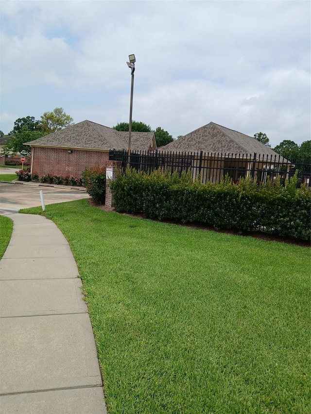 13523 La Concha Ln, Houston, TX 77083 - view of yard
