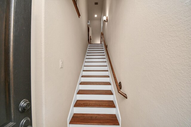 10805 N Kyler Oaks Pl, Houston, TX 77043 - view of stairs