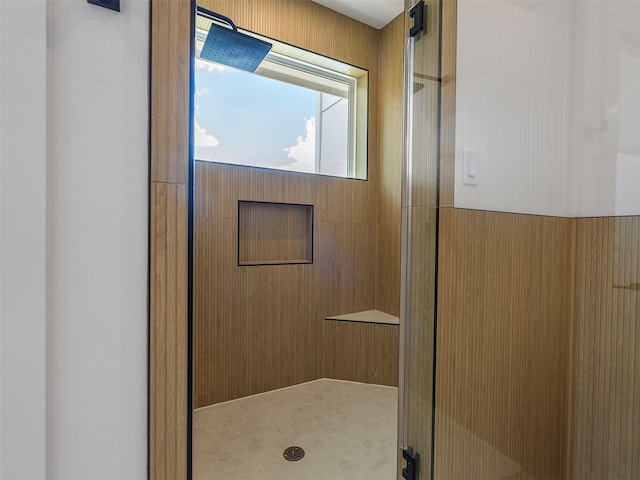 2207 Dan St, Houston, TX 77020 - full bathroom featuring a shower stall